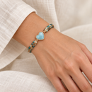 Pulseira Agate usada por uma mulher — imagem ilustrativa gerada por IA