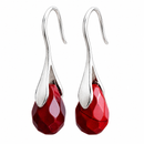 DewCharm — Brincos Pendentes sobre fundo branco