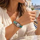 Pulseira Jasper Cuff usada por uma mulher — imagem ilustrativa gerada por IA