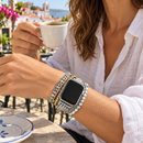Pulseira SilverStill num pulso de mulher com relógio — imagem ilustrativa gerada por IA; relógio não incluído