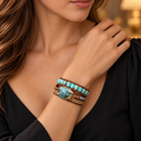 Pulseira SKB1910032 Gold usada por uma mulher — imagem ilustrativa gerada por IA
