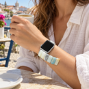 Pulseira TideWhisper usada com Apple Watch por uma mulher — imagem ilustrativa gerada por IA; relógio não incluído