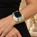 Pulseira TideWhisper usada com Apple Watch por uma mulher — imagem ilustrativa gerada por IA; relógio não incluído